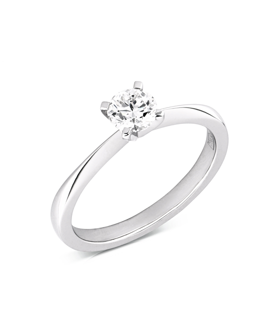 Nytillverkad enstensring i platina med briljant från Guldsmedshusets verkstad i Sävedalen