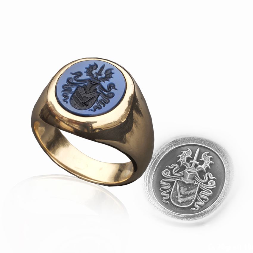 Signetring med spegelvänd gravyr för sigill – handgjord ring i guldsmedsverkstad i Göteborg